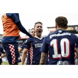 El PSV Eindhoven brilla en Europa, el Liverpool sufre una derrota histórica El PSV Eindhoven brilla en Europa, el Liverpool sufre una derrota histórica